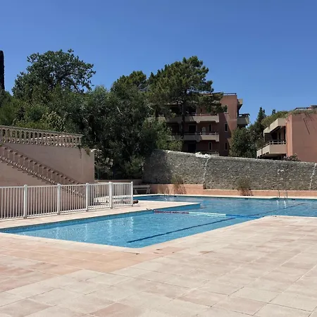 Centre Saint- Tropez - Piscine - Parking Privee شقة سان تروبيه